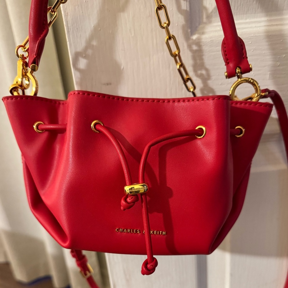 Gorgeous Charles & Keith Red Mini Bucket Bag with Gold Chain - Picture 2 of 5